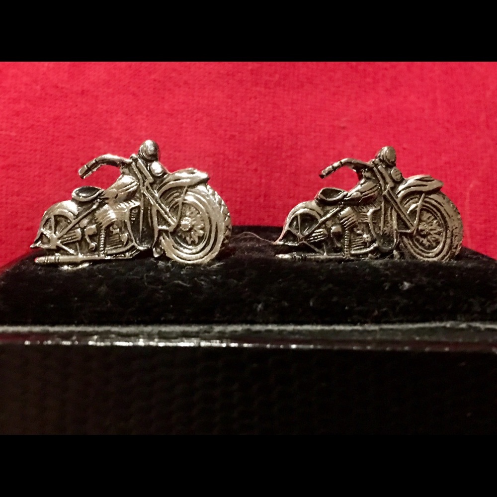 DISCONTINUED Saks Fifth Avenue Cuff Links